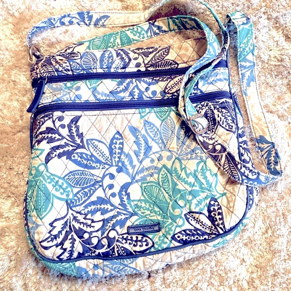 Authentic Vera B.- Santiago Crossbody bag in Superb like NEW condition! - Picture 2 of 12